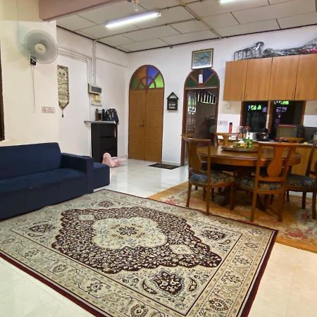 Aryaty Stay Pantai Batu Buruk كُوالا تيرينغانو المظهر الخارجي الصورة