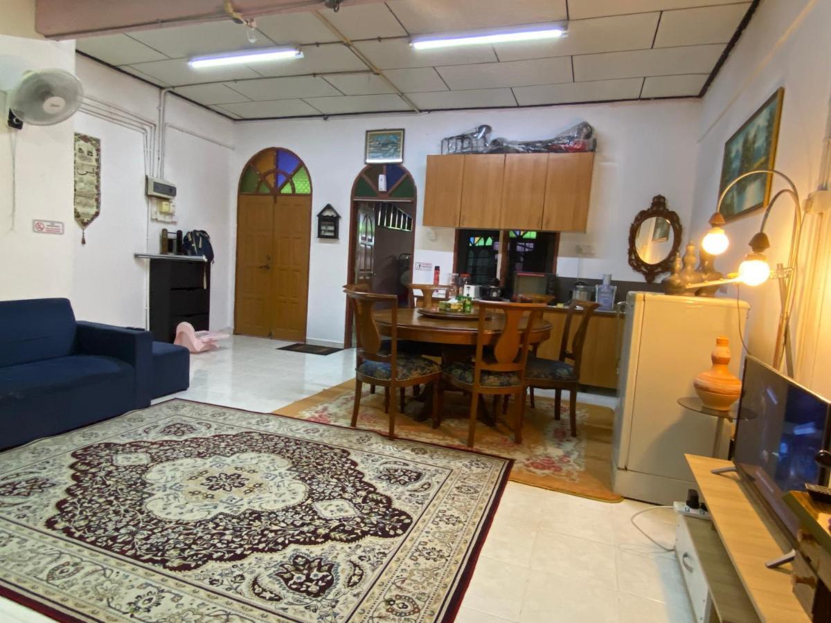Aryaty Stay Pantai Batu Buruk كُوالا تيرينغانو المظهر الخارجي الصورة